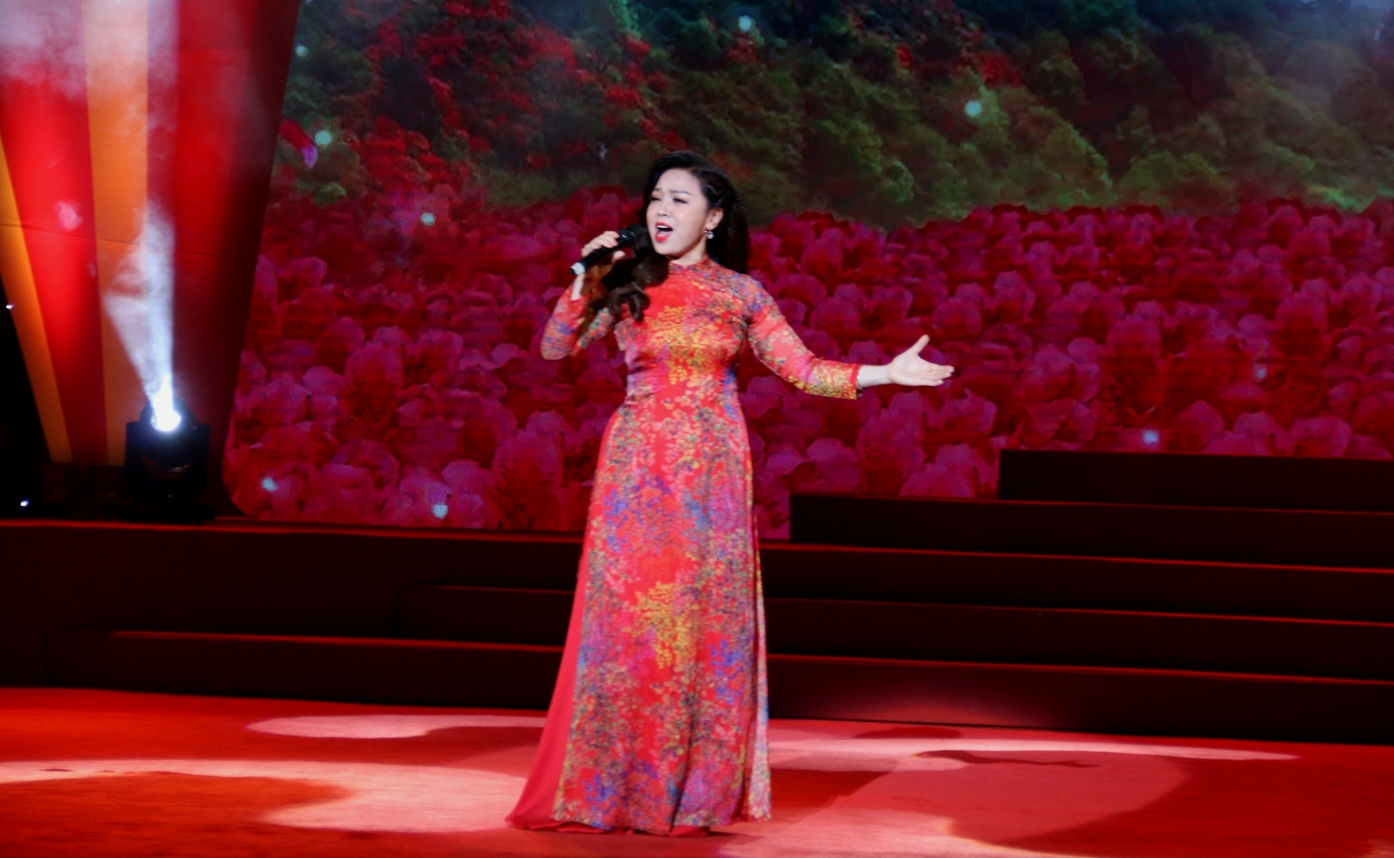 xuc dong chuong trinh nghe thuat tieng goi non song