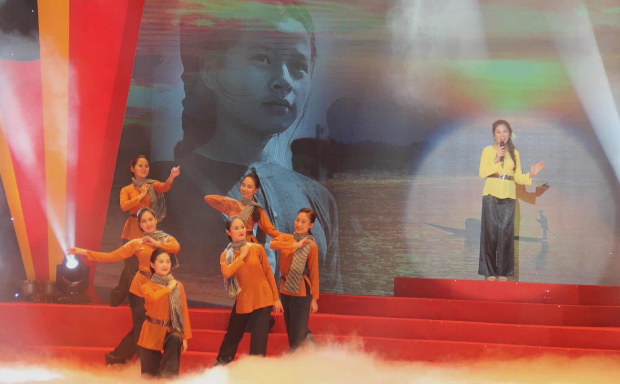 xuc dong chuong trinh nghe thuat tieng goi non song