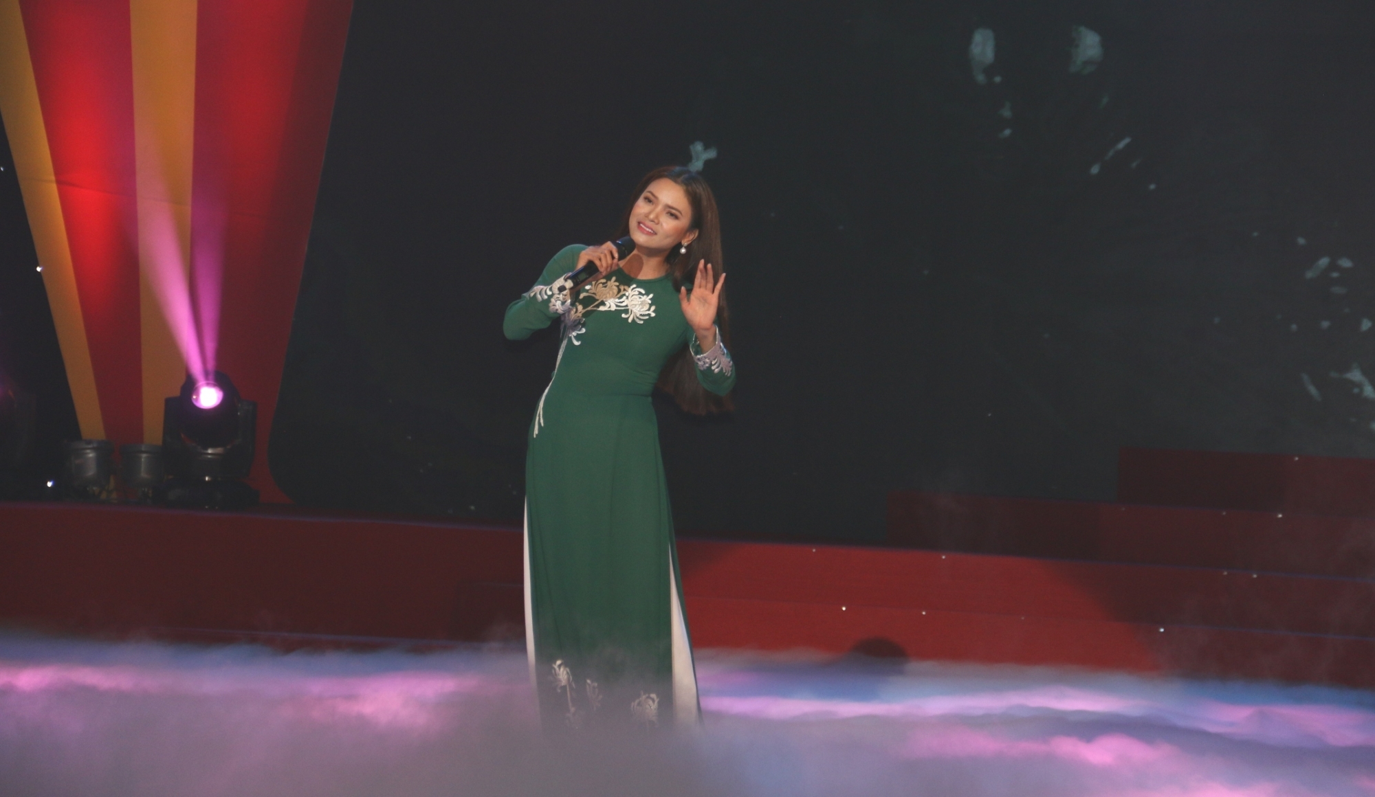 xuc dong chuong trinh nghe thuat tieng goi non song