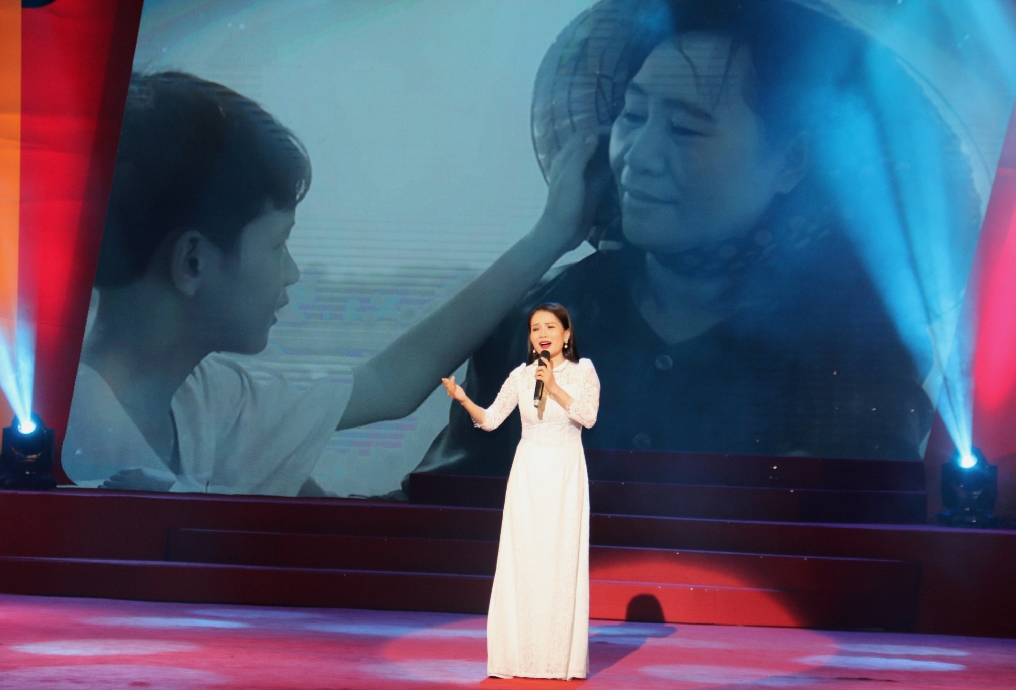 xuc dong chuong trinh nghe thuat tieng goi non song