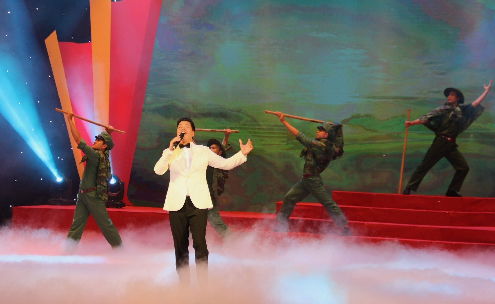xuc dong chuong trinh nghe thuat tieng goi non song