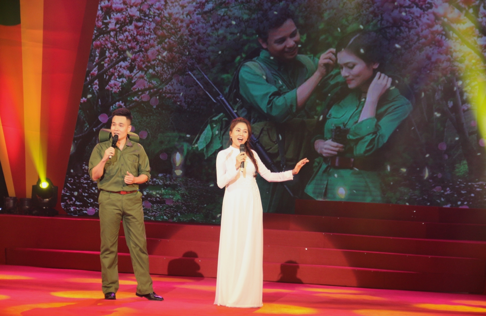 xuc dong chuong trinh nghe thuat tieng goi non song