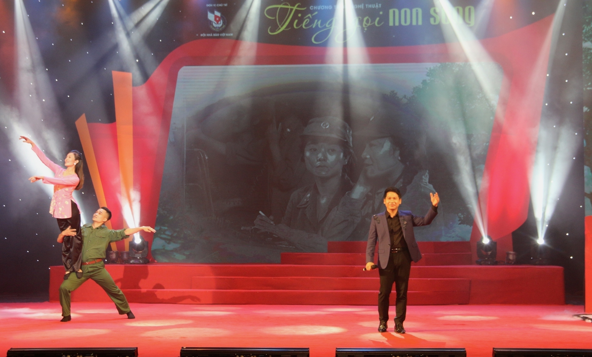 xuc dong chuong trinh nghe thuat tieng goi non song