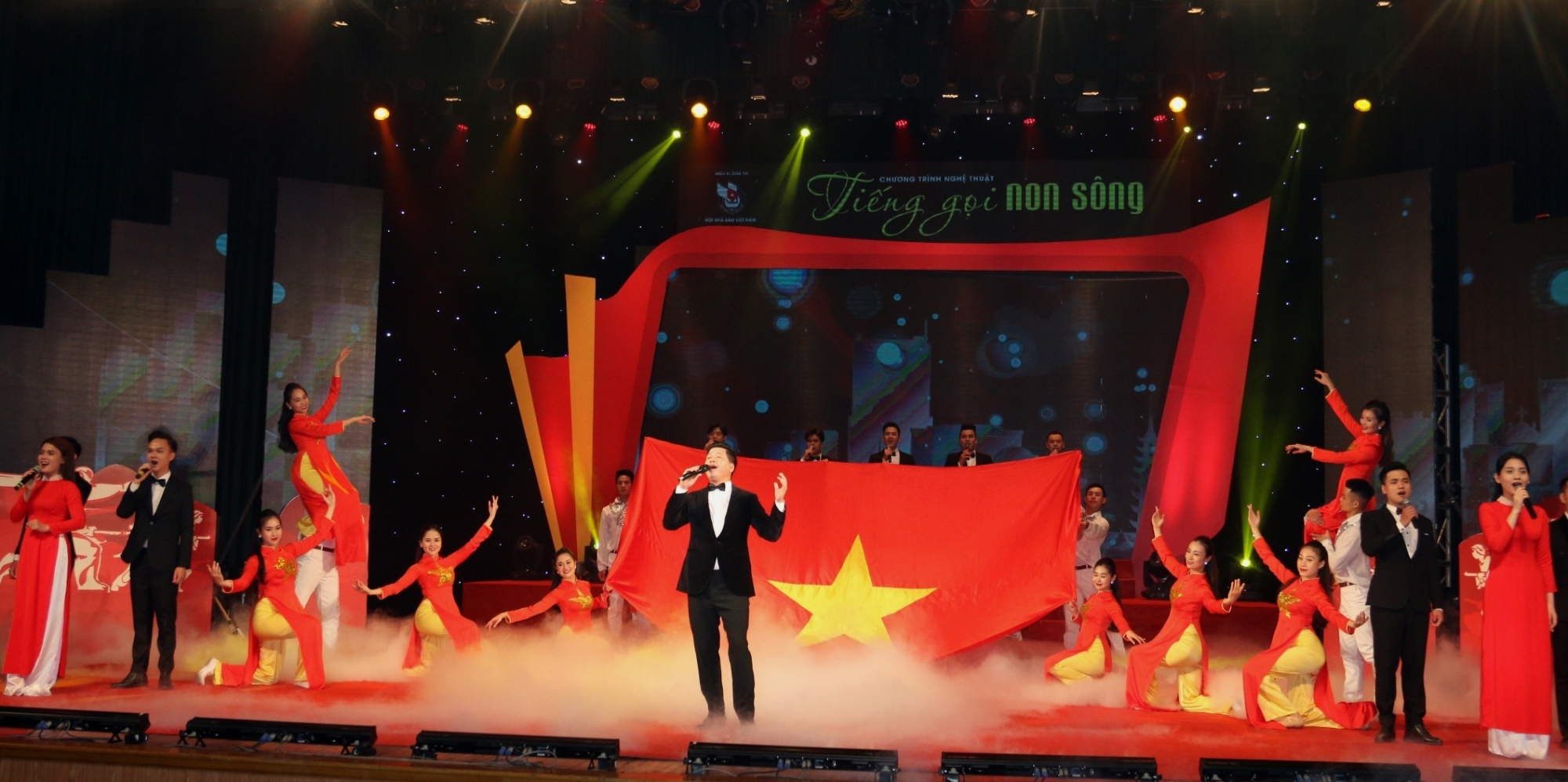 xuc dong chuong trinh nghe thuat tieng goi non song