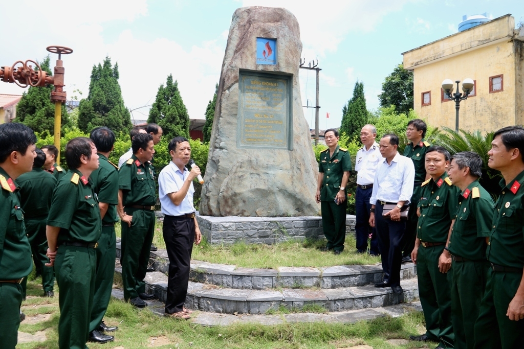 hoi ccb tap doan tham va lam viec tai ban quan ly du an thai binh 2