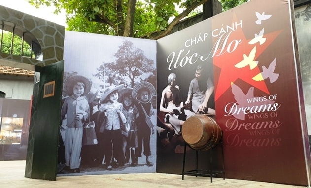 trung bay chap canh uoc mo tai di tich nha tu hoa lo
