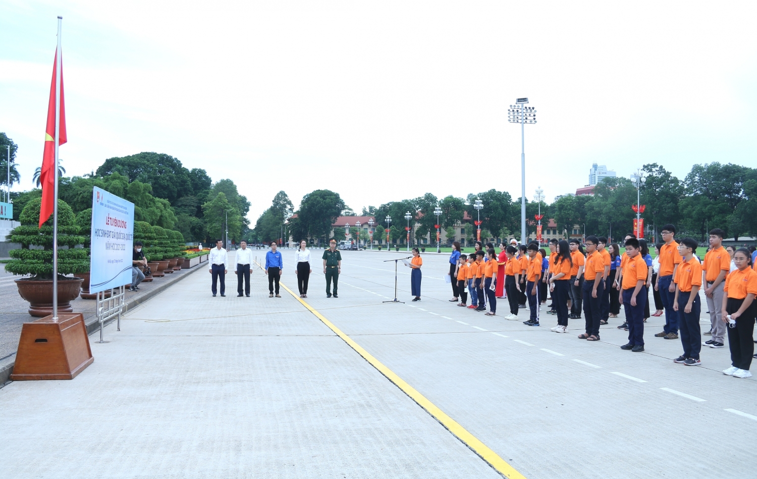 Tuyên dương, khen thưởng con CBCNV đạt thành tích cao trong kỳ thi học sinh giỏi quốc gia, quốc tế năm học 2021 - 2022