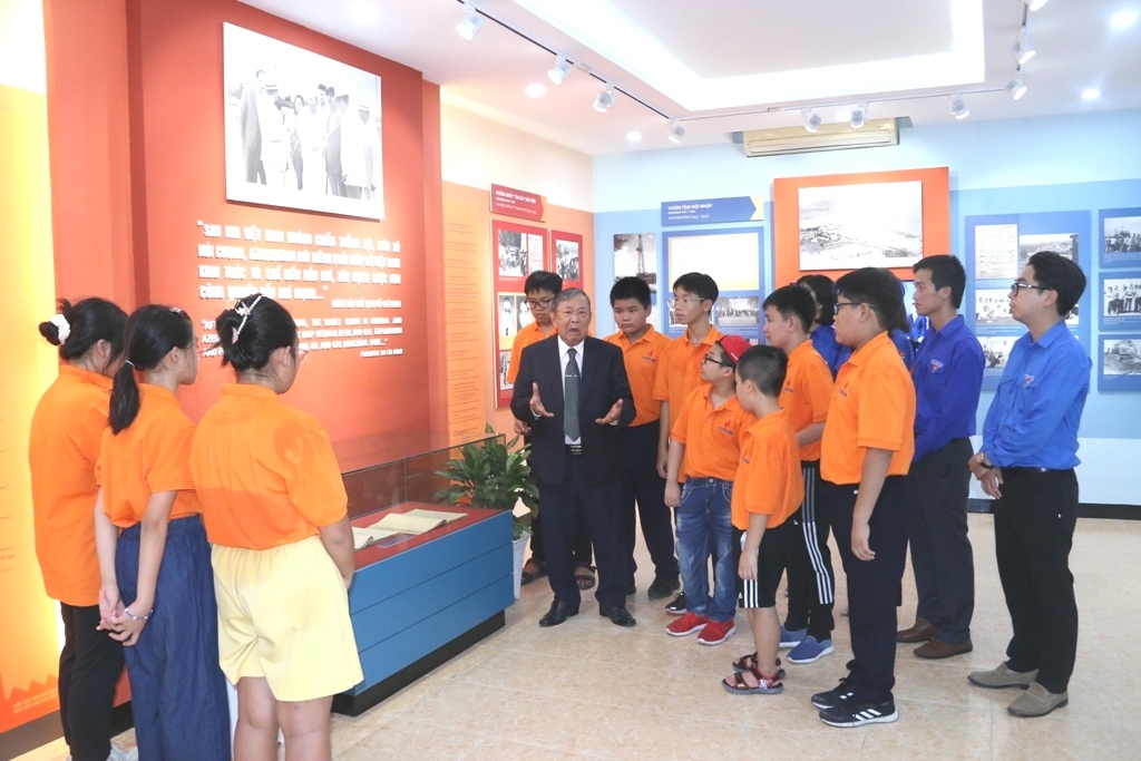 Tuyên dương, khen thưởng con CBCNV đạt thành tích cao trong kỳ thi học sinh giỏi quốc gia, quốc tế năm học 2021 - 2022