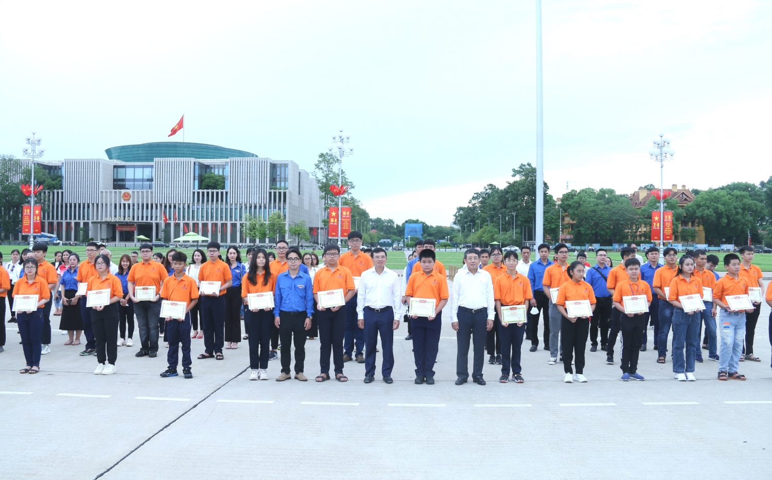 Tuyên dương, khen thưởng con CBCNV đạt thành tích cao trong kỳ thi học sinh giỏi quốc gia, quốc tế năm học 2021 - 2022