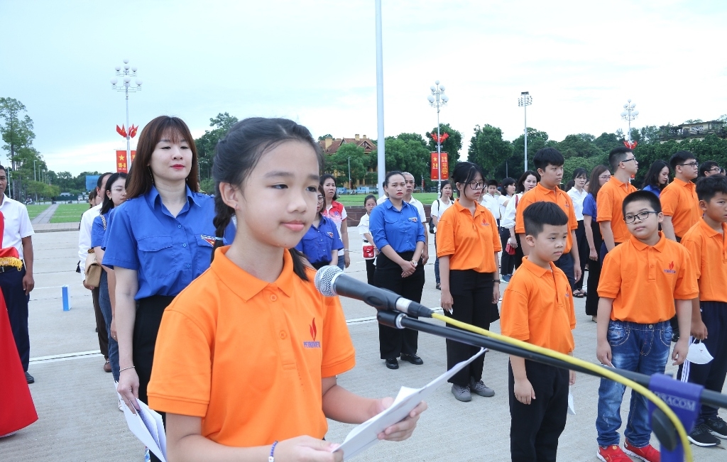 Tuyên dương, khen thưởng con CBCNV đạt thành tích cao trong kỳ thi học sinh giỏi quốc gia, quốc tế năm học 2021 - 2022