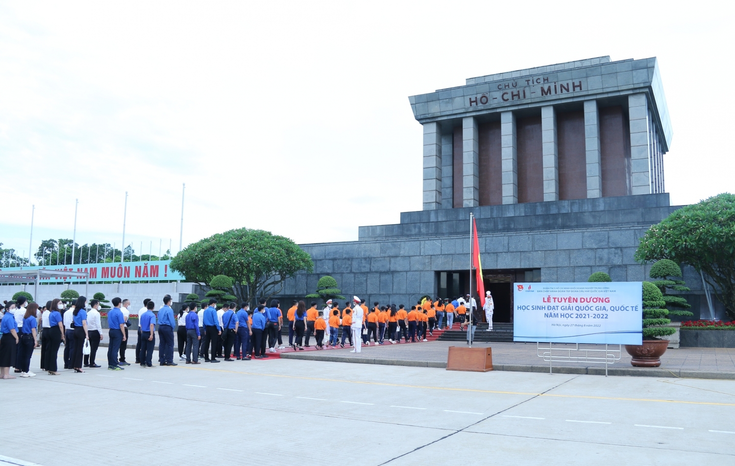 Tuyên dương, khen thưởng con CBCNV đạt thành tích cao trong kỳ thi học sinh giỏi quốc gia, quốc tế năm học 2021 - 2022