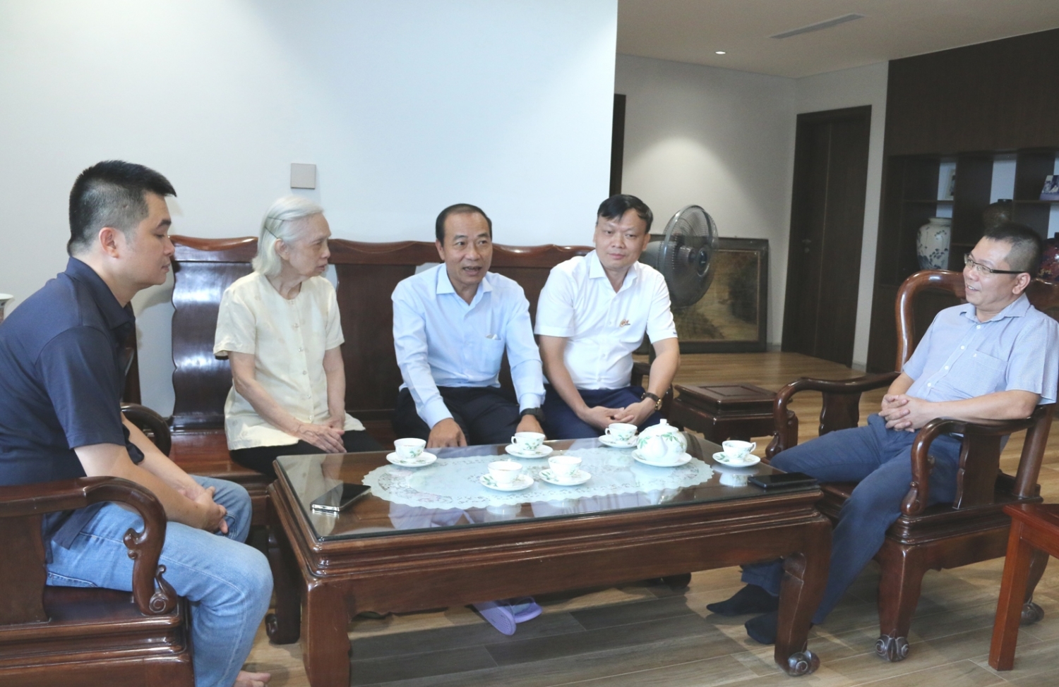 Lãnh đạo Petrovietnam thăm hỏi, tri ân nguyên lãnh đạo Tập đoàn