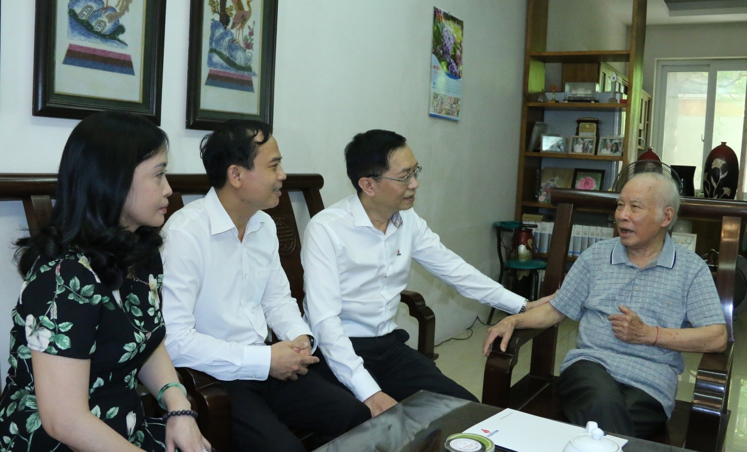 Lãnh đạo Petrovietnam thăm hỏi, tri ân nguyên lãnh đạo Tập đoàn