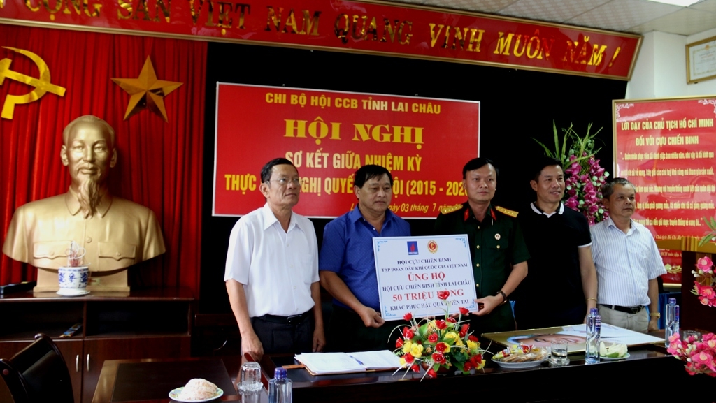 hoi ccb tap doan chia se kho khan voi dong bao vung nui phia bac