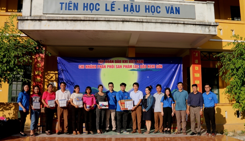 pvndb chia se kho khan voi vung lu muong lat