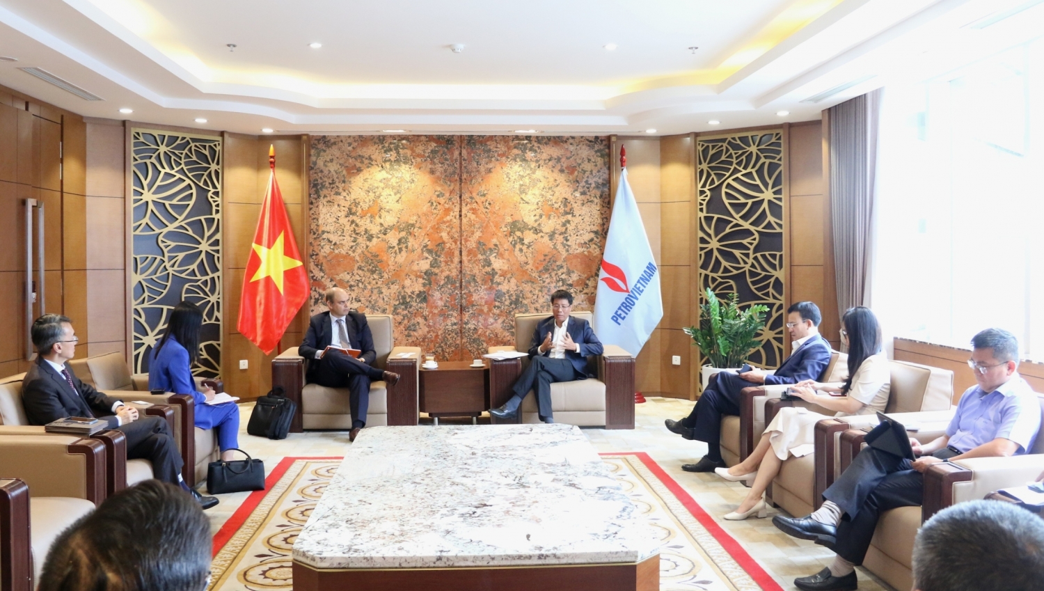 Petrovietnam và Ngân hàng ING tăng cường hợp tác trong lĩnh vực năng lượng tái tạo