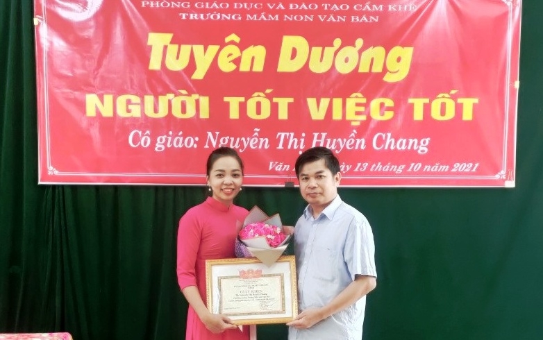 Phú Thọ: Tặng giấy khen cho cô giáo nhặt được của rơi trả người đánh mất