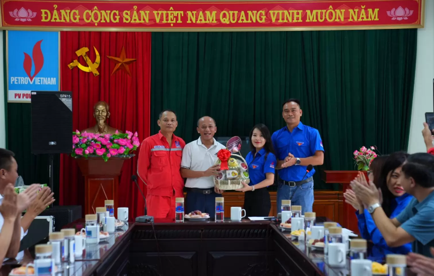 PV Power hưởng ứng phong trào trồng cây tại Nhà máy Thuỷ điện Hủa Na