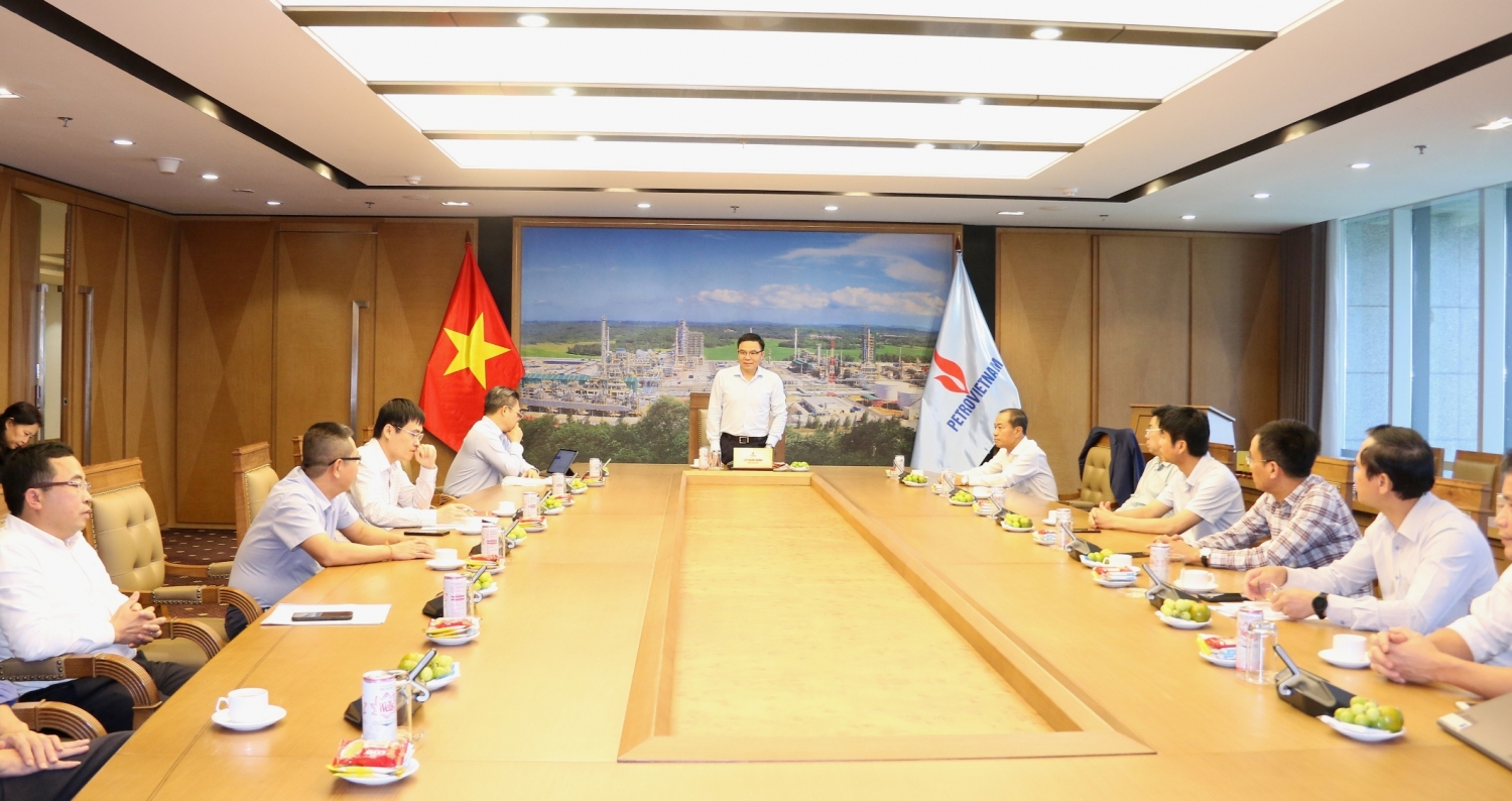 Trao quyết định Bí thư Đảng ủy Văn phòng Tập đoàn Dầu khí Việt Nam nhiệm kỳ 2020-2025