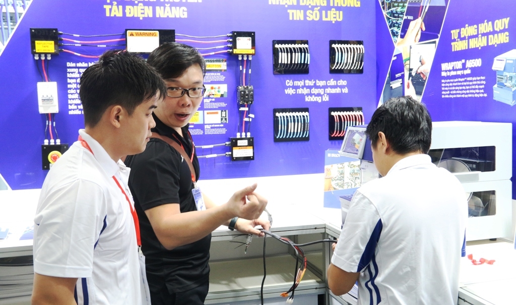 gan 100 doanh nghiep trung bay gioi thieu san pham thiet bi dien day va cap dien