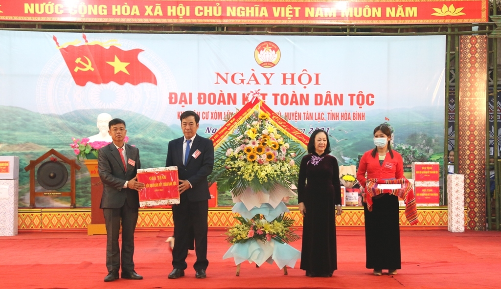 Tổng Giám đốc Petrovietnam Lê Mạnh Hùng dự Ngày hội Đại đoàn kết toàn dân tộc tại tỉnh Hòa Bình