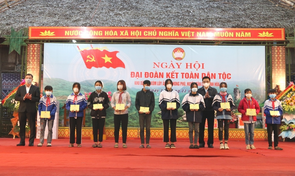 Tổng Giám đốc Petrovietnam Lê Mạnh Hùng dự Ngày hội Đại đoàn kết toàn dân tộc tại tỉnh Hòa Bình