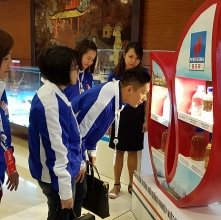 tham hoi tang qua cac gia dinh chinh sach tinh nghe an
