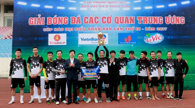 doi bong da pvn vo dich cup bao dai bieu nhan dan 2017