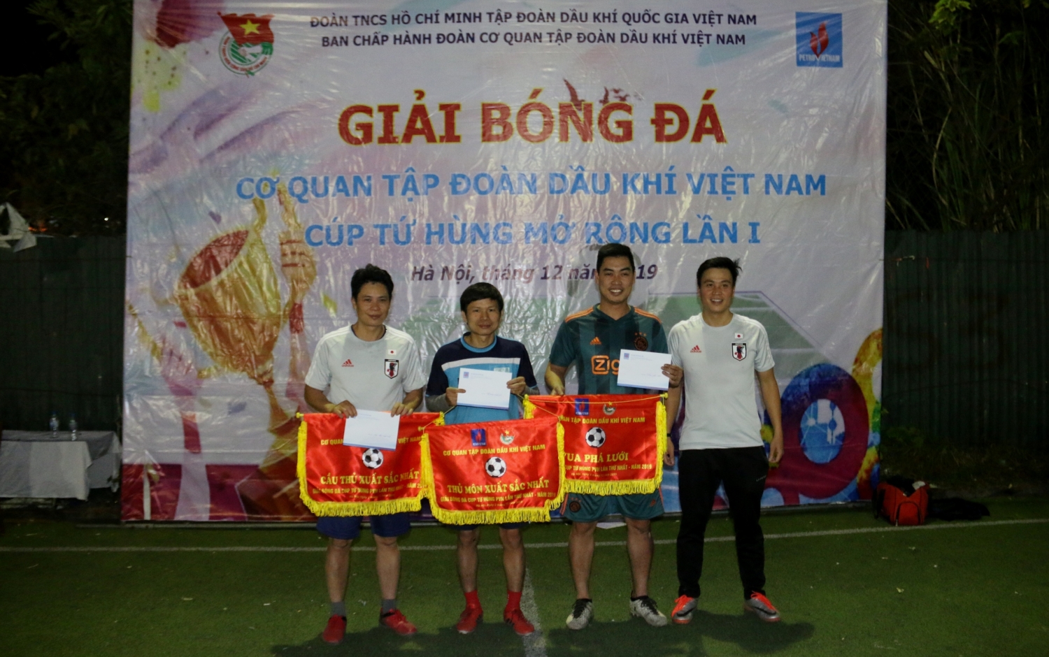 be mac giai bong da co quan tap doan cup tu hung mo rong lan i