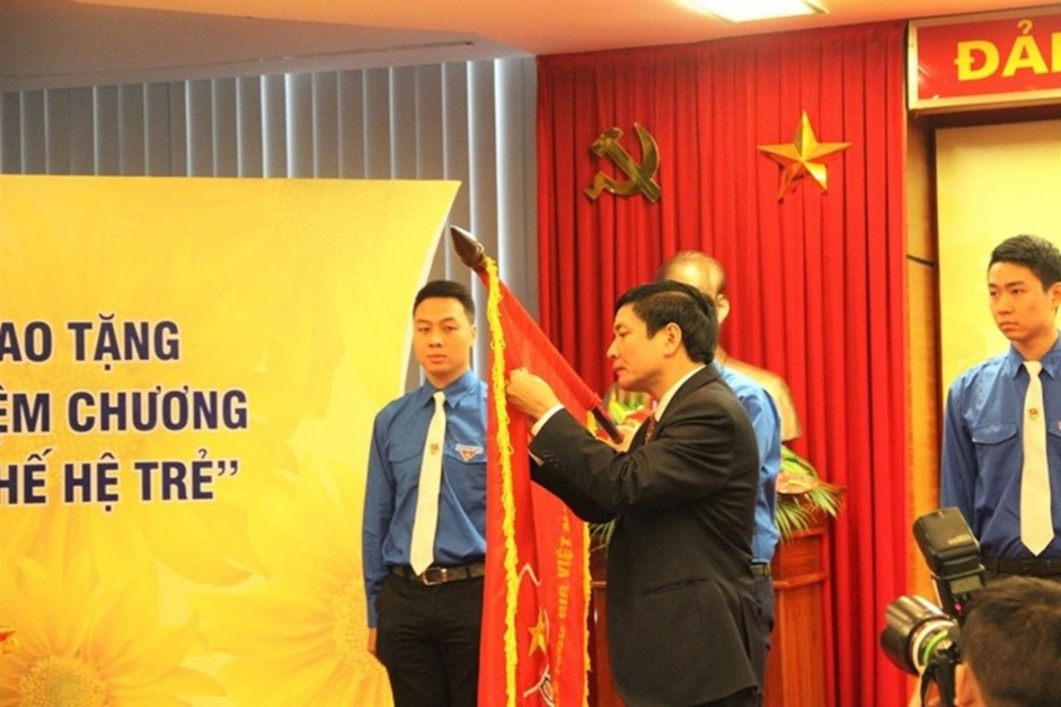 tuoi tre dau khi viet tiep truyen thong vung buoc tuong lai