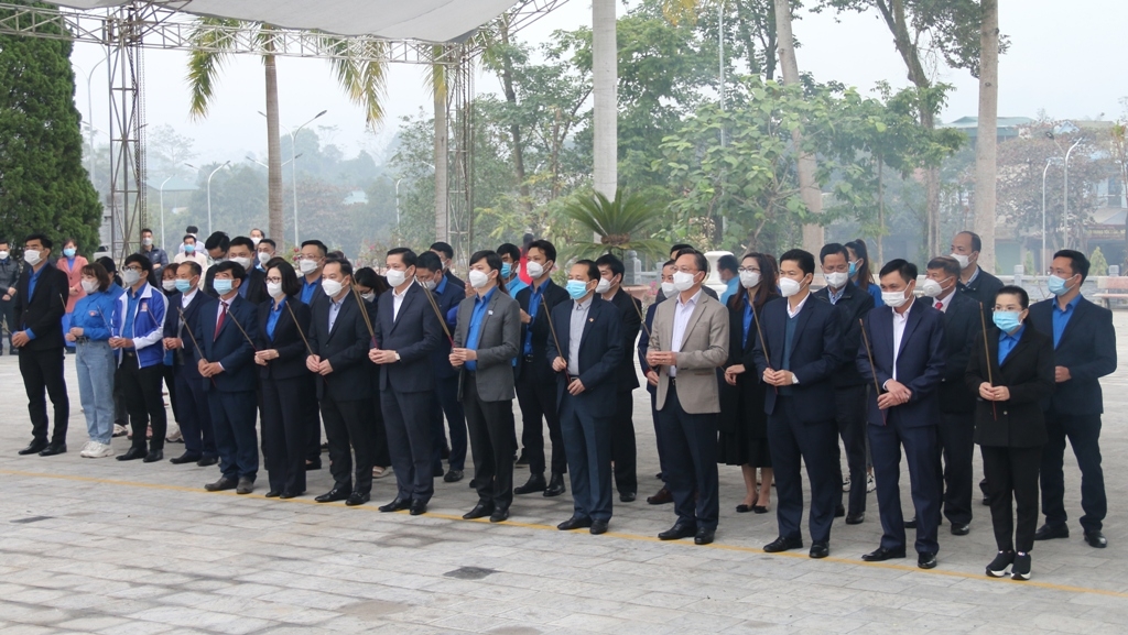 Tập đoàn Dầu khí Việt Nam tham gia hành trình về nguồn tại Hà Giang Tập đoàn Dầu khí Việt Nam tham gia hành trình về nguồn tại Hà Giang