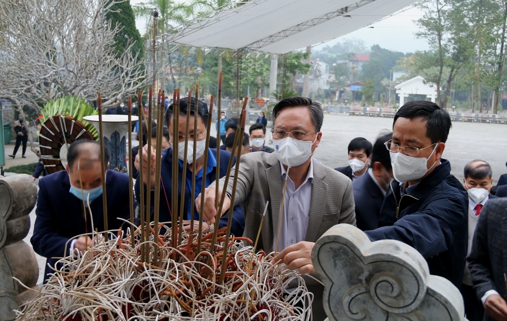 Tập đoàn Dầu khí Việt Nam tham gia hành trình về nguồn tại Hà Giang Tập đoàn Dầu khí Việt Nam tham gia hành trình về nguồn tại Hà Giang