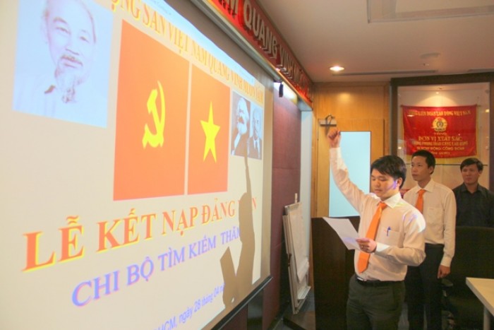 pvep to chuc le ket nap dang vien moi