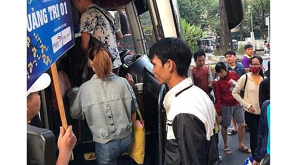 tp hcm ho tro thanh nien cong nhan ve que an tet