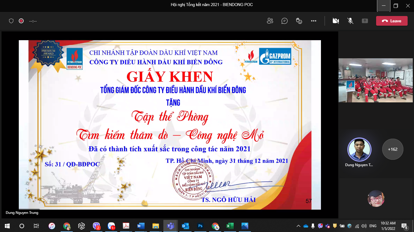 3. Khen thưởng cho các tập thể và cá nhân xuất sắc trong năm 2021