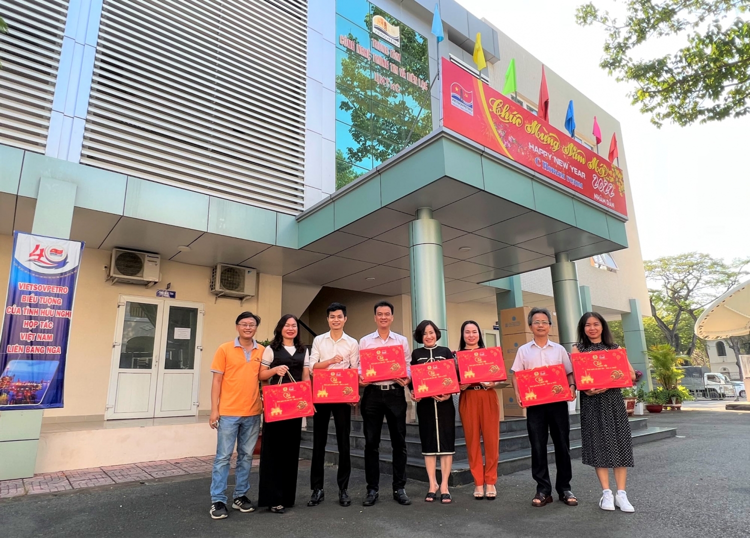 Vietsovpetro: “Tết sum vầy – Xuân nghĩa tình Dầu khí – Bình an”
