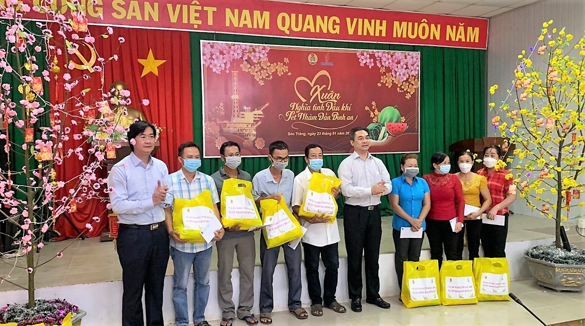 Lãnh đạo Petrovietnam làm việc, động viên, chúc Tết người lao động tại công trường NMNĐ Long Phú 1