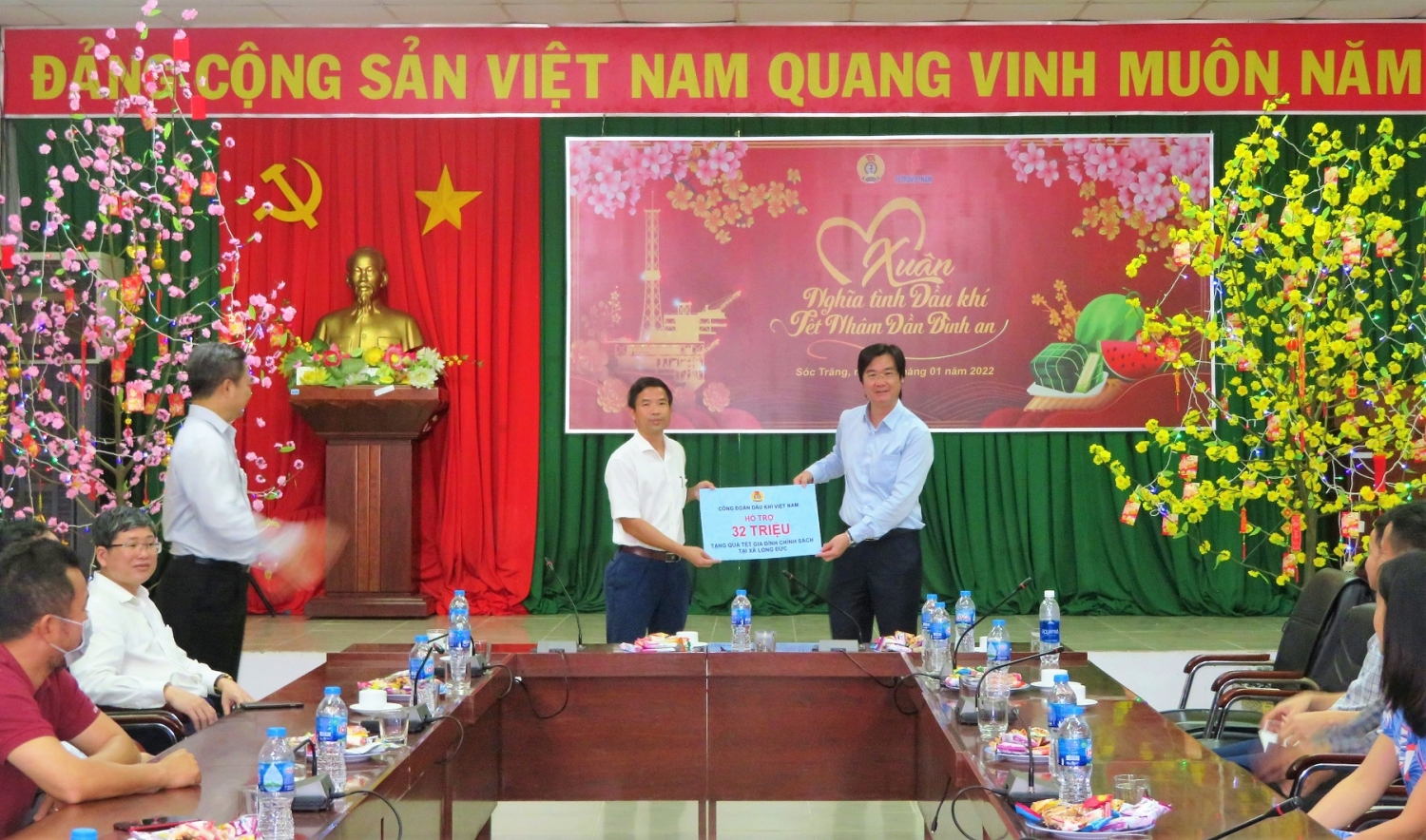 Lãnh đạo Petrovietnam làm việc, động viên, chúc Tết người lao động tại công trường NMNĐ Long Phú 1