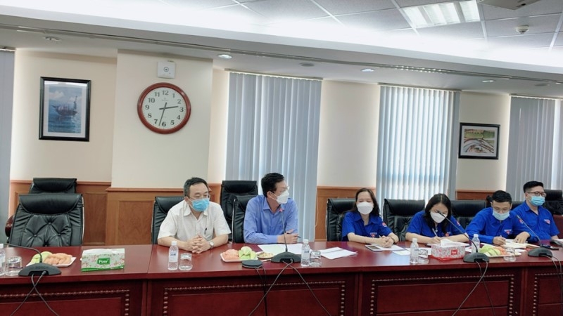 Đ/c Mai Đăng Tuấn – Bí thư chi bộ Dịch vụ – Luật – Bảo hiểm phát biểu chỉ đạo tại Đại hội