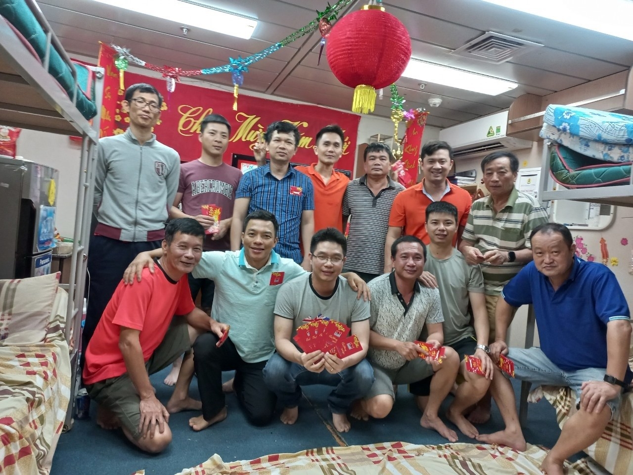 Tết cổ truyền ý nghĩa trên Giàn nén khí mỏ Rồng - Đồi Mồi