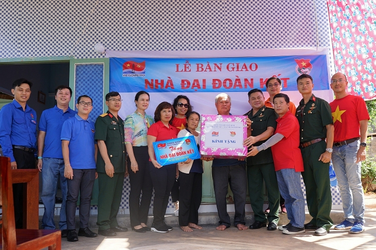 Vietsovpetro: Hành trình “Vì biển đảo quê hương năm 2021”