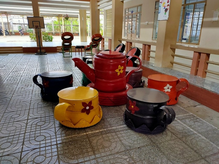 Tuổi trẻ PTSC M&C trao tặng  khu vui chơi thiếu nhi cho Trường tiểu học Long Hương