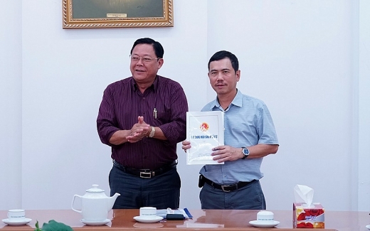 tinh kien giang chinh thuc trao giay chung nhan dau tu cho sw poc