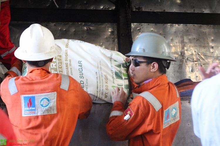 pv drilling cham lo cho nguoi lao dong trong thang cong nhan