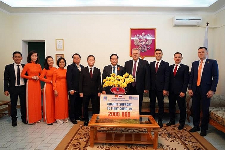 biendong poc chuc mung lanh su quan lien bang nga nhan ky niem 75 nam ngay chien thang phat xit