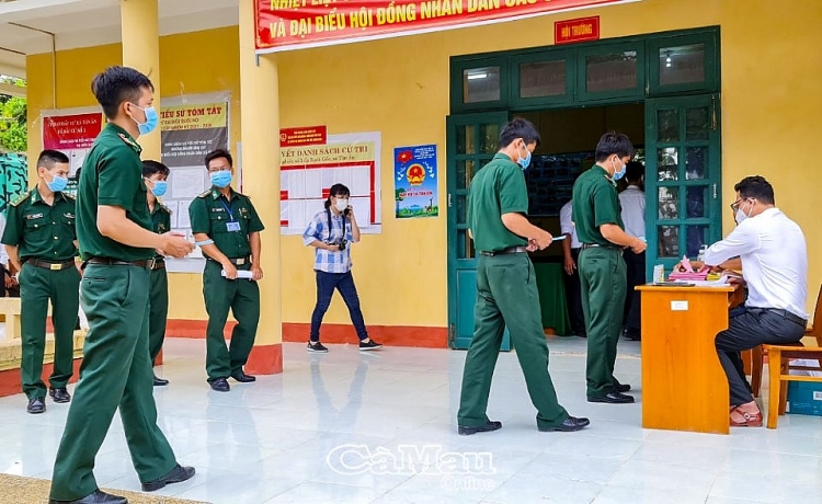 Cử tri khai báo đối chiếu thông tin theo đúng quy định.