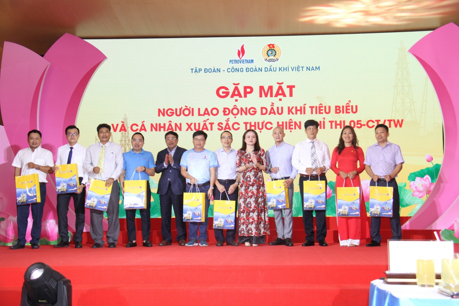 CĐ DKVN gặp mặt Người lao động Dầu khí tiêu biểu và Tổng kết, trao thưởng Giải chạy bộ online “Xuân Dầu khí 2022”