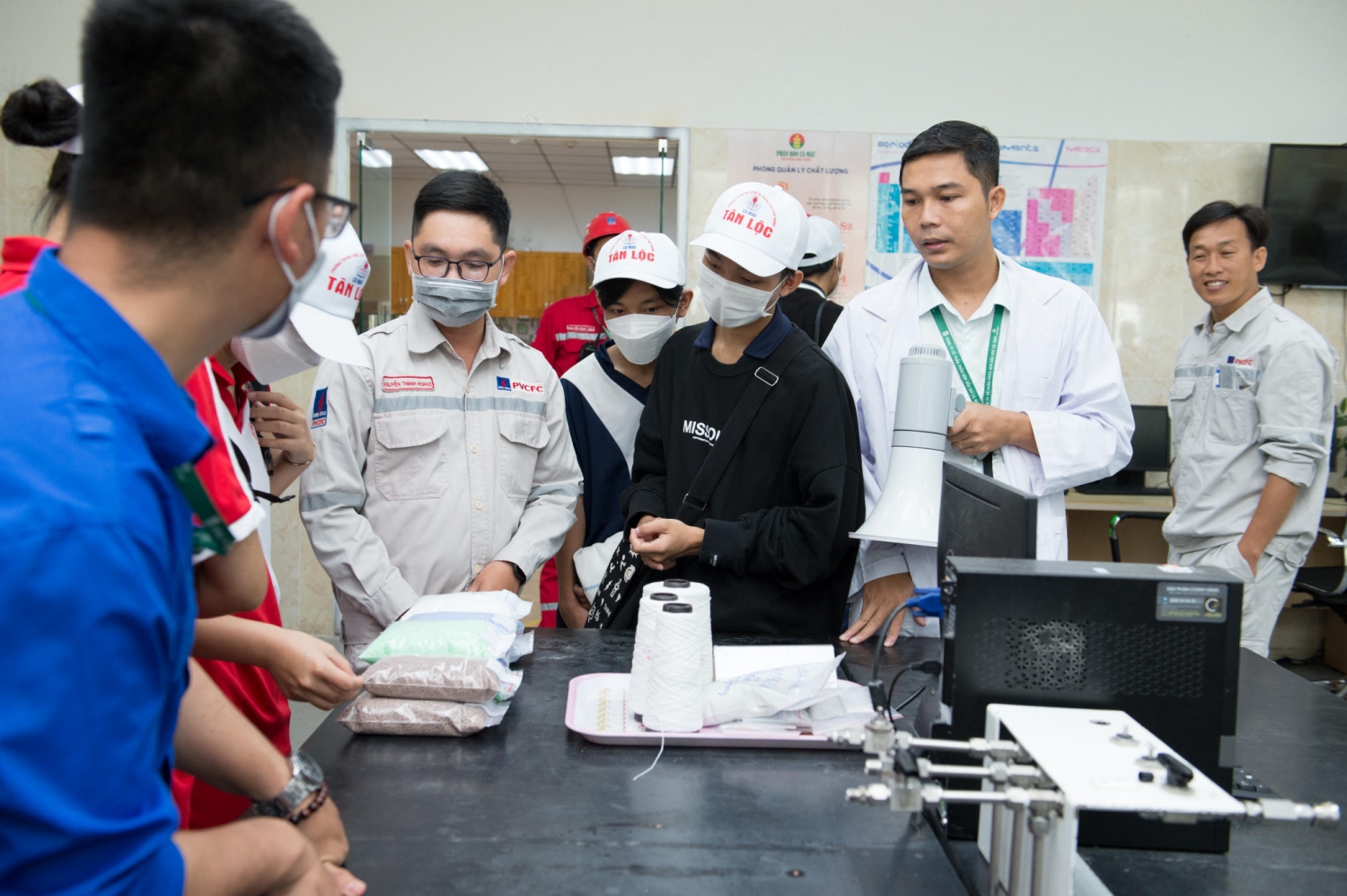 Phân bón Cà Mau tổ chức tham quan, định hướng nghề nghiệp cho học sinh Trường THPT Tân Lộc