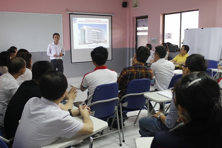 pvmtc khai giang khoa dao tao ky su van hanh dot 1 cho hoa dau long son
