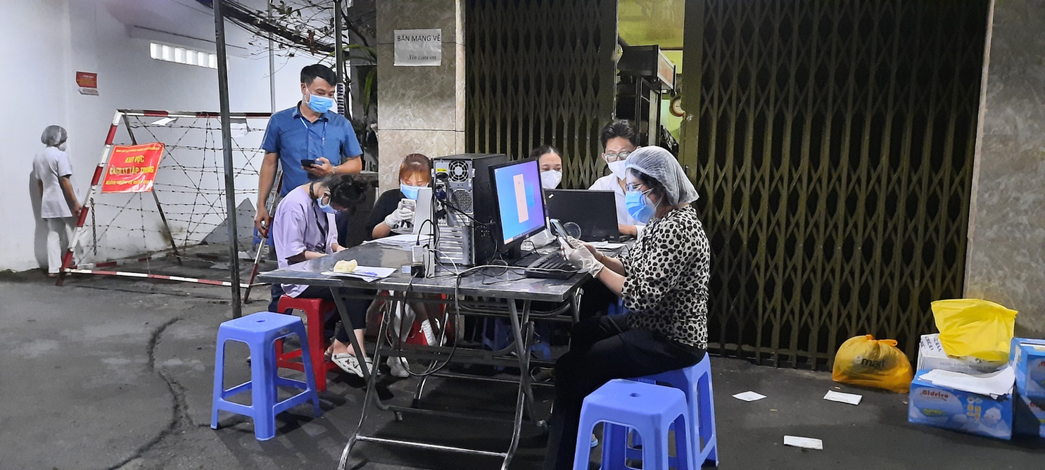 Tổ chức lẫy mẫu giám sát khu vực liên quan bệnh nhân COVID-19 tại quận 3 (nguồn:Trung tâm Y tế quận 3)